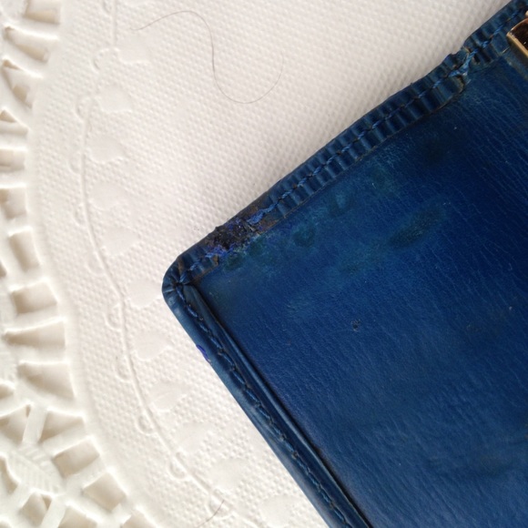 Authentic, Louis Vuitton, Blue Epi Leather 4-Hooks - Picture 7 of 9